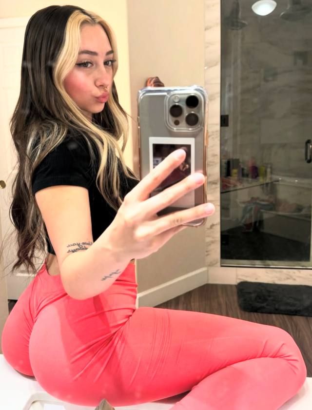 I’m available for incall and outcall service and I offer FaceTime fun too - Image 2